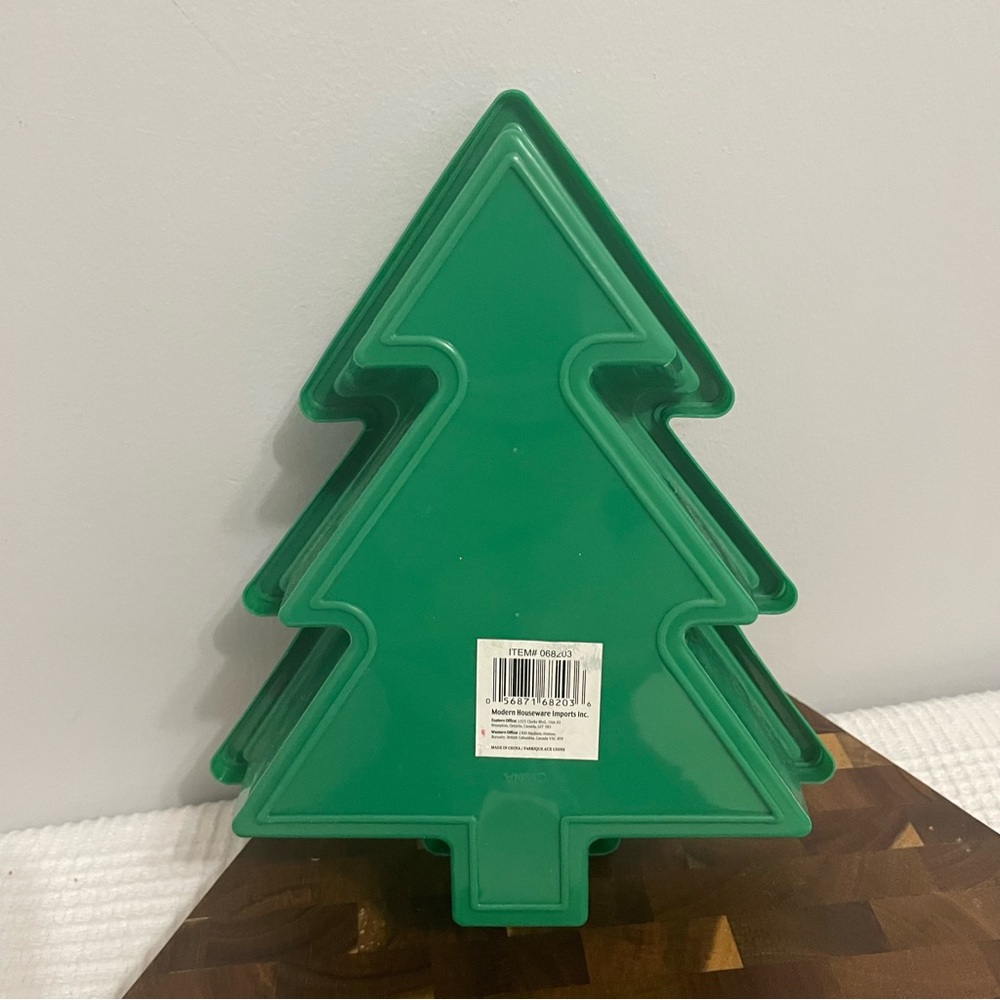 Christmas Tree Plastic Container - Picture 3 of 5